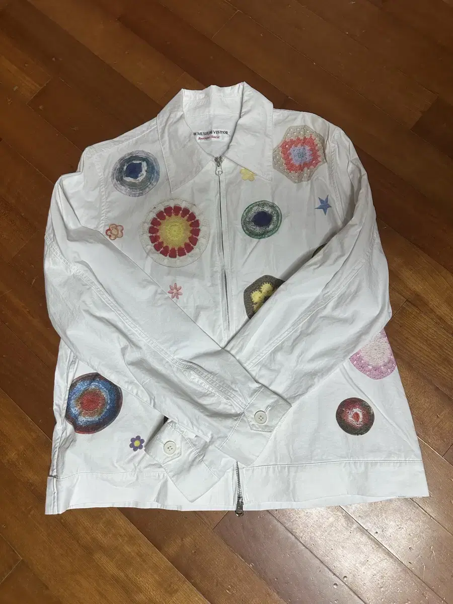 THE MUSEUM VISITOR | 더뮤지엄비지터 The Museum Visitor Round